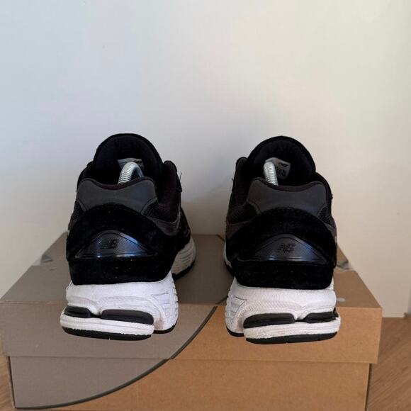 New Balance 2002 R Black/White Men Sneakers- SZ 9.5 D main image 7